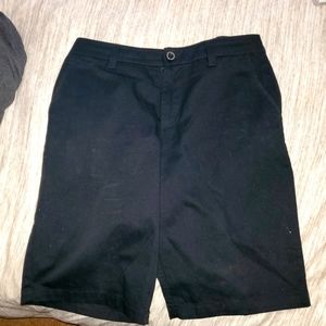 O'Neil size 32 black twill shorts. Tried them on never worn. 22 inch in length.